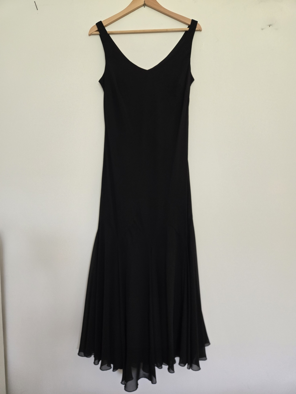 SL Fashions Classic Black V-Neck Sleeveless Maxi Dress flowy feminine elegant 12